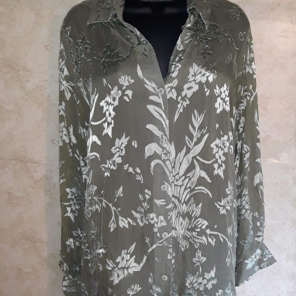 Green Floral Button Up Blouse A-7 5/$25 - Picture 1 of 2